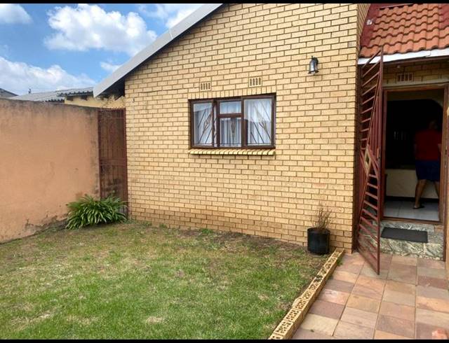 2 BEDROOM HOUSE FOR SALE IN MEADOWLANDS